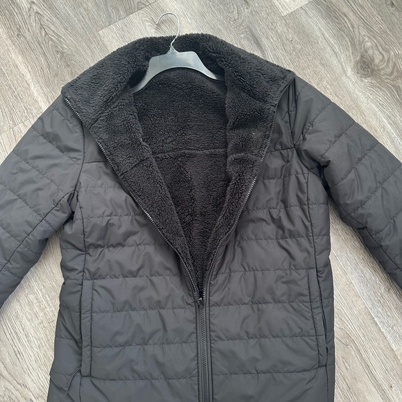The North Face Women's Black Puffer Jacket - Picture 3 of 3